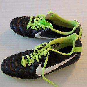 Nike Cleats Black White Swoosh Logo Green Tiempo Youth Lace Up Shoes 6 Y 509035